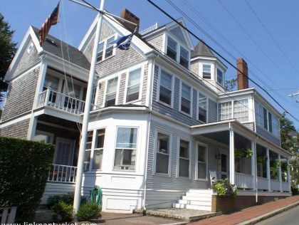 8 Cliff Road # A Cliff